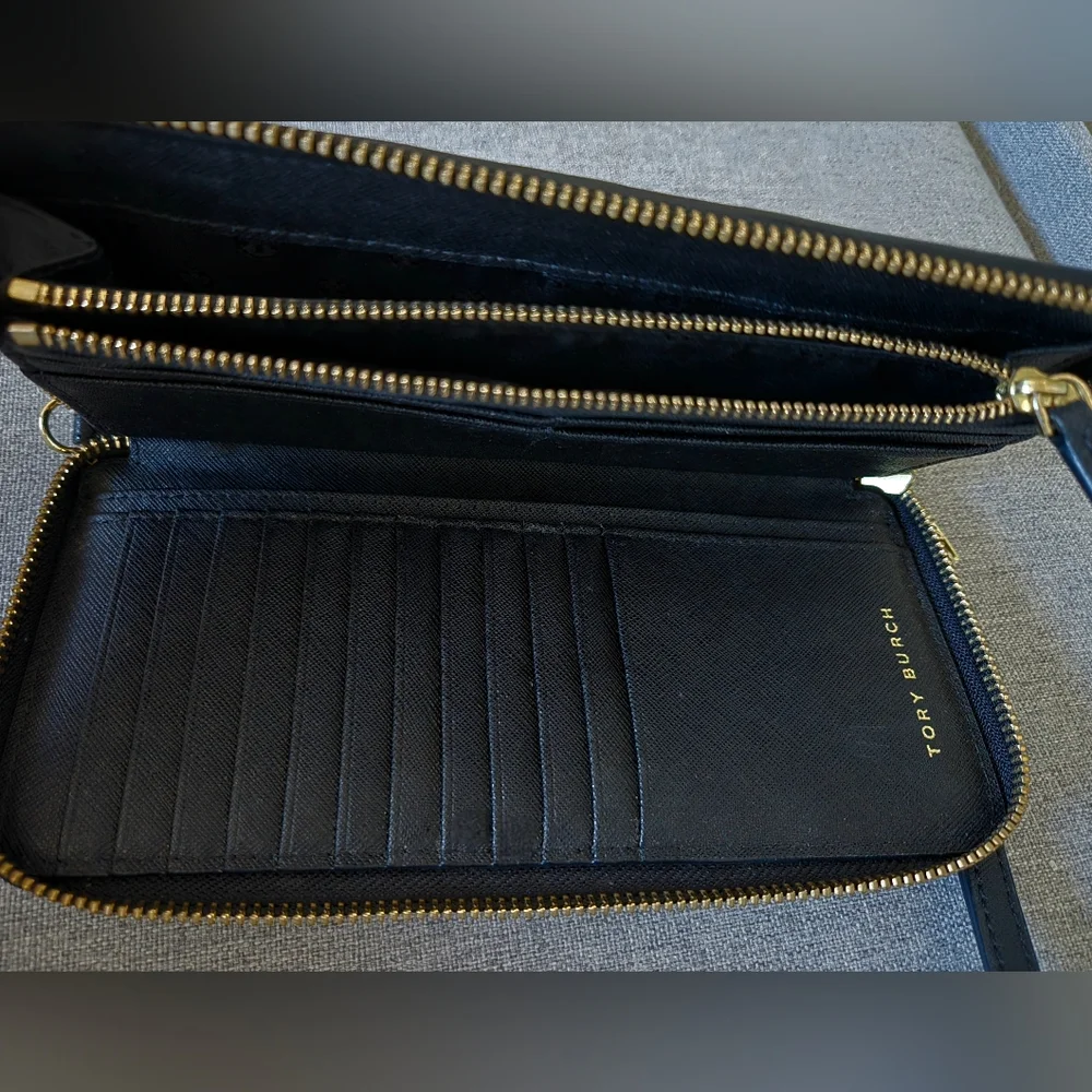 Tory Burch Robinson Zip Wallet Black Saffiano Leather Continental Wristlet - Picture 2 of 8